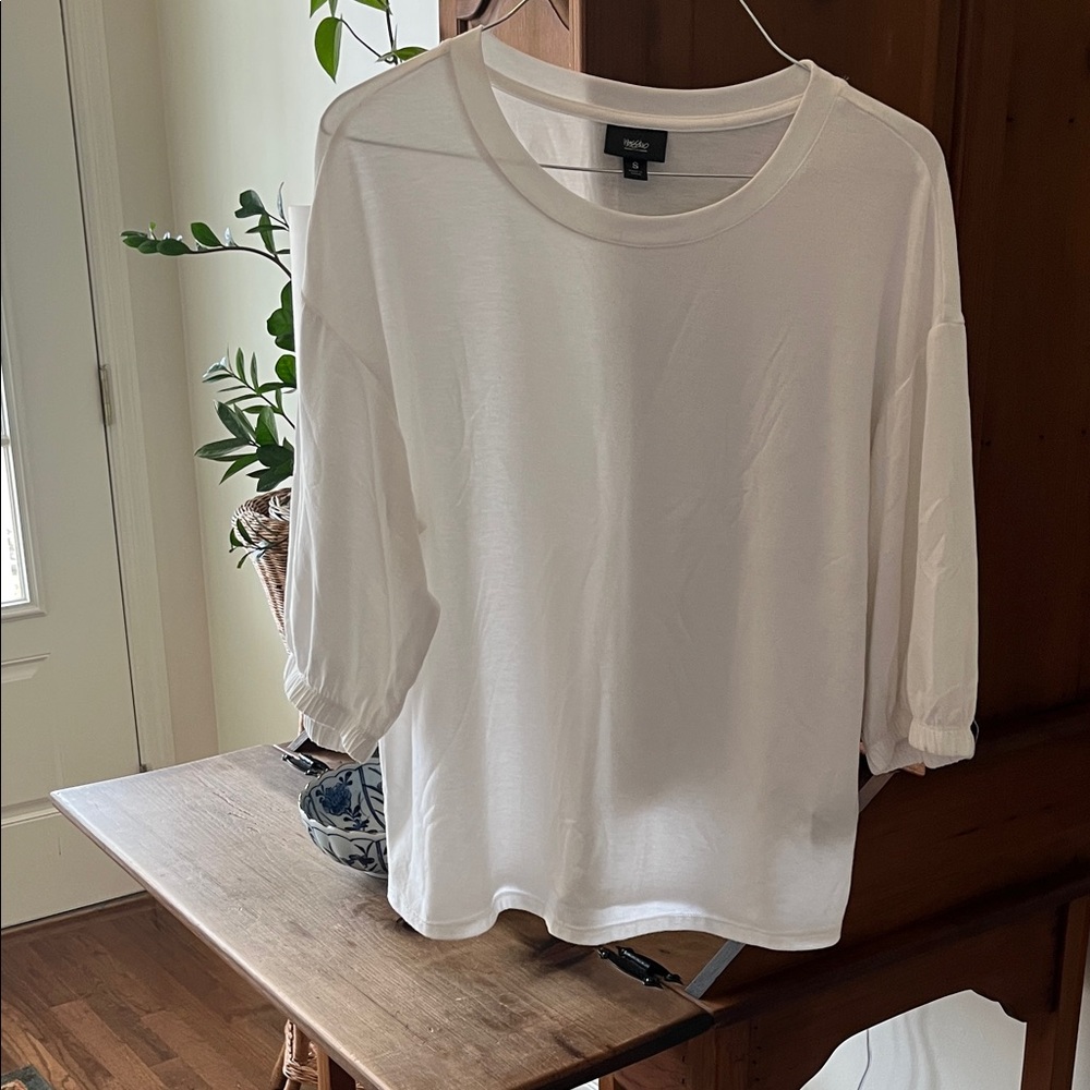 Mossimo Supply Co. White 3/4 bubble Sleeve Tee
